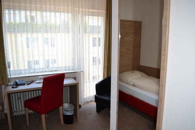 Hotel Minerva Garni, Dusseldorf