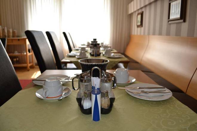 Hotel Minerva Garni, Dusseldorf